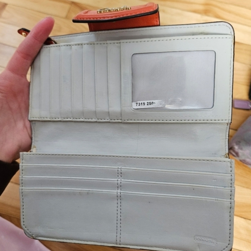 Coach Coral-Orange leather wallet - Picture 3 of 3